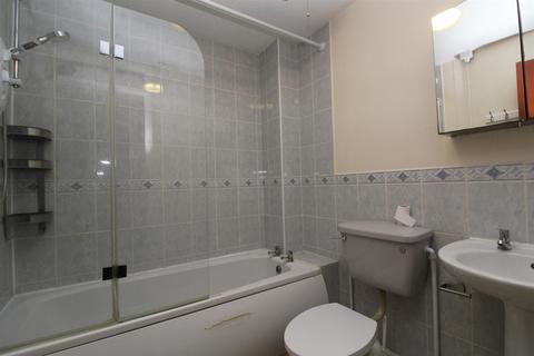 2 bedroom detached house to rent, Combe Martin, Furzton, Milton Keynes, MK4 1HP