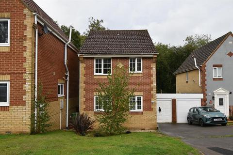 3 bedroom detached house for sale, Monarch Gardens, St. Leonards-On-Sea TN37