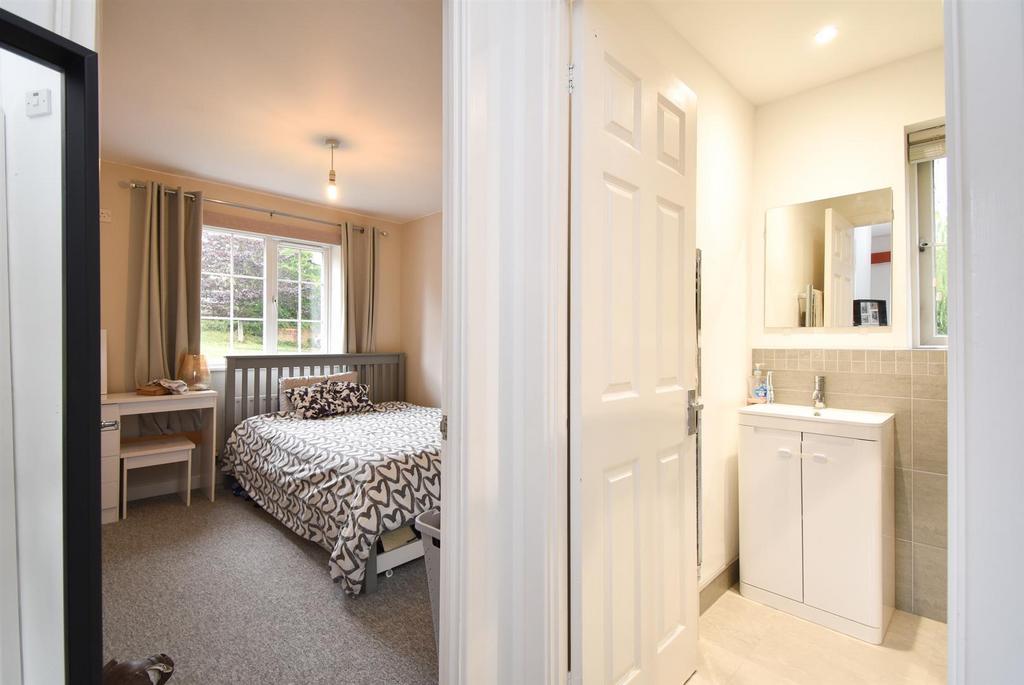 Bedroom/Shower room