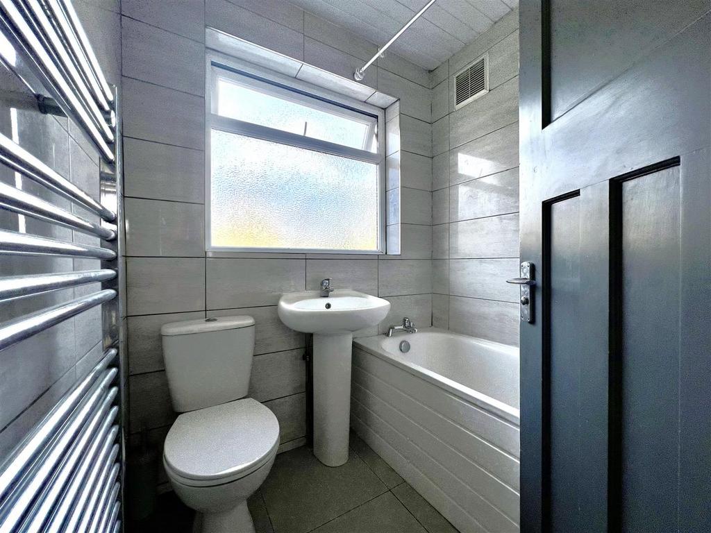 Family Bathroom/ WC