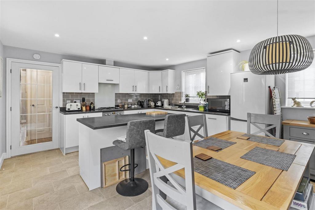 Kitchen/Breakfast Room