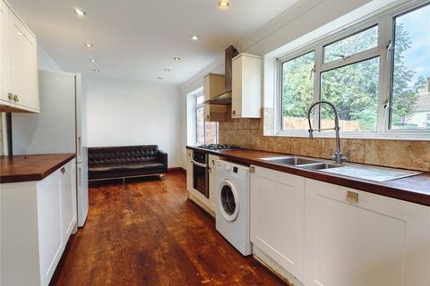 3 bedroom semi-detached house to rent, Stroud Green Way, Croydon CR0