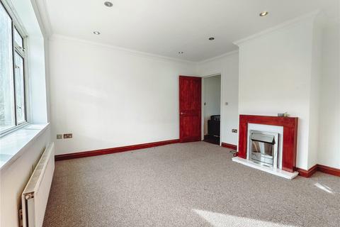 3 bedroom semi-detached house to rent, Stroud Green Way, Croydon CR0