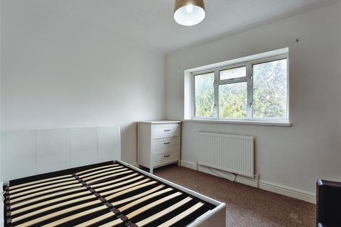 3 bedroom semi-detached house to rent, Stroud Green Way, Croydon CR0