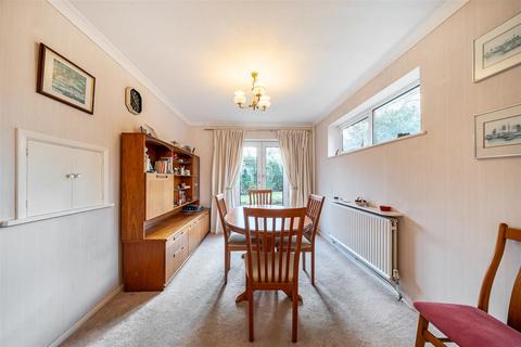 undefined, Manor Close, Bromham