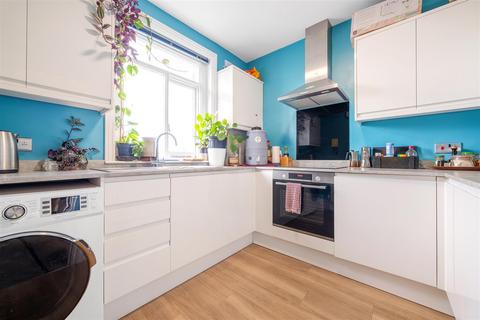 2 bedroom flat for sale, Norwood Road, West Norwood, SE27