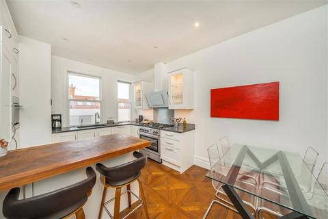 2 bedroom flat for sale, Castelnau Gardens, London SW13