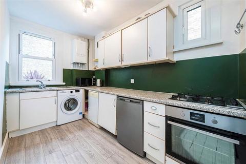 3 bedroom flat for sale, Fairmount Road, London SW2