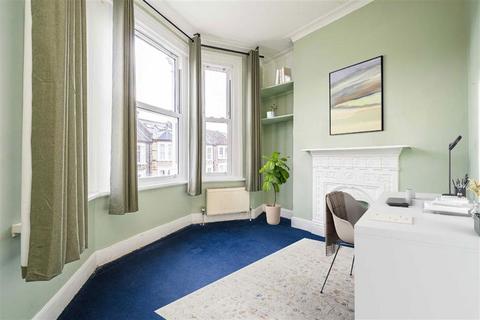 3 bedroom flat for sale, Fairmount Road, London SW2