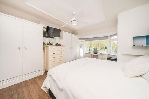 140 Elmbridge Avenue, Surbiton, KT5 9HF