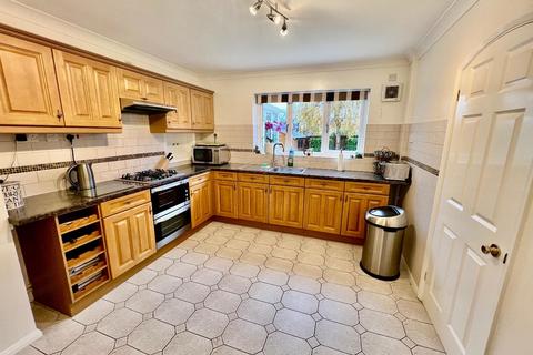 3 bedroom detached house for sale, Meissen Avenue, Desborough, Kettering