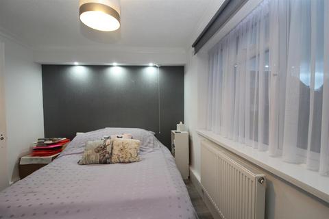 1 bedroom flat to rent, Brookside Close, Old Stratford, Milton Keynes