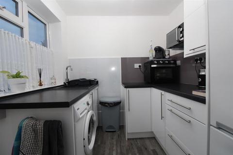 1 bedroom flat to rent, Brookside Close, Old Stratford, Milton Keynes