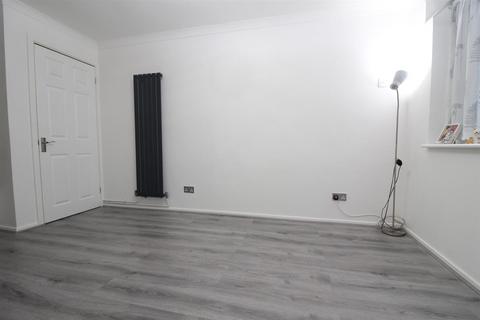1 bedroom flat to rent, Brookside Close, Old Stratford, Milton Keynes