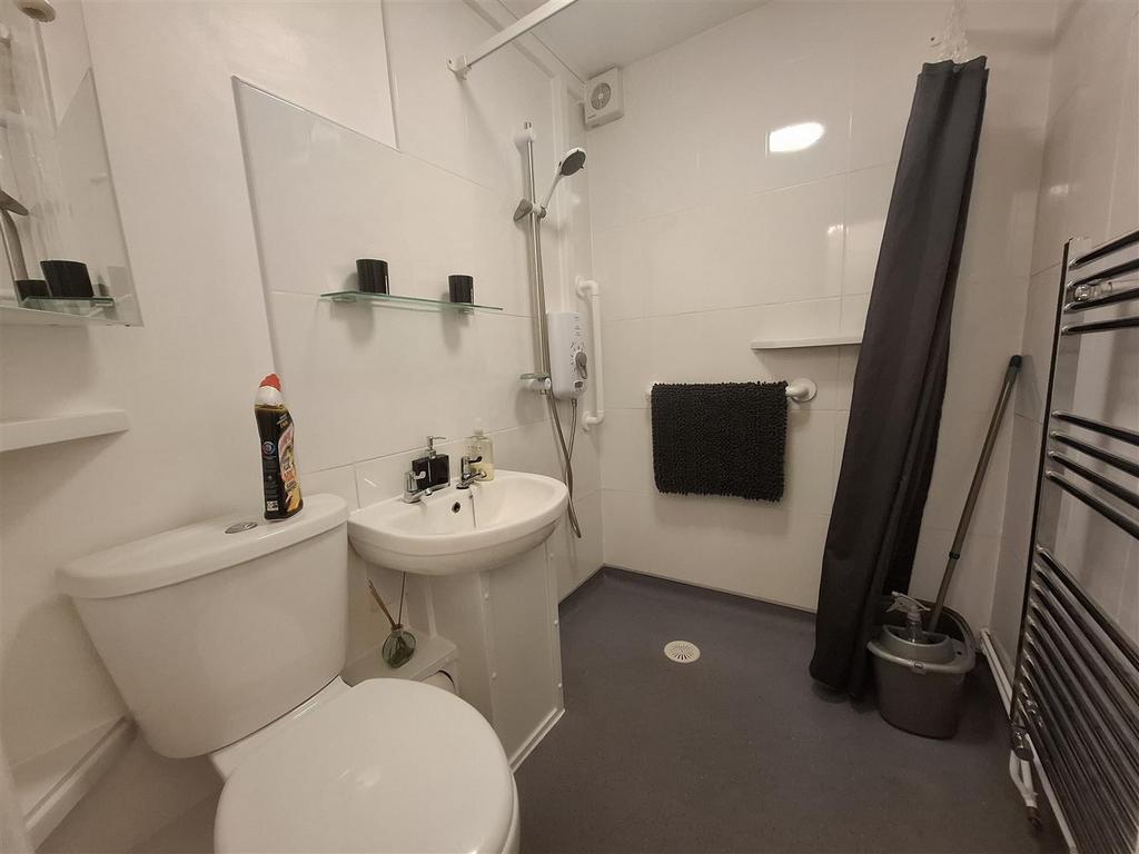 Shower Room.jpg