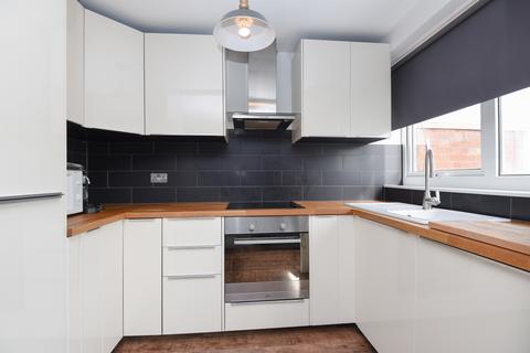 1 bedroom flat to rent, Bullen Street, Battersea, London, SW11