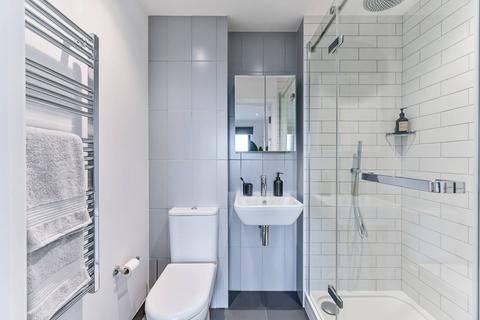 3 bedroom flat to rent, College Road, Croydon, CR0