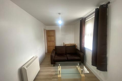 2 bedroom flat to rent, Plymouth Grove, Manchester M13