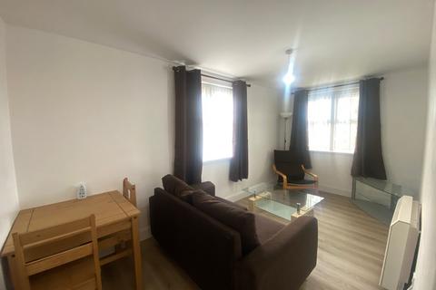 2 bedroom flat to rent, Plymouth Grove, Manchester M13