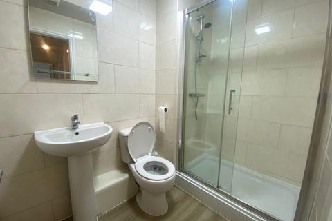 2 bedroom flat to rent, Plymouth Grove, Manchester M13