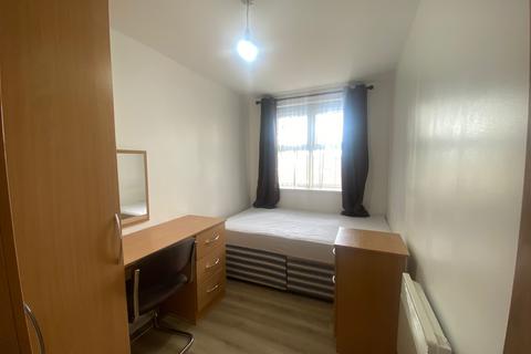 2 bedroom flat to rent, Plymouth Grove, Manchester M13
