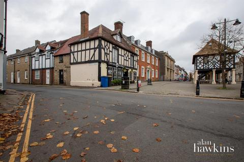 1 bedroom flat for sale, Stable Court, Wood Street, R.Wootton Bassett