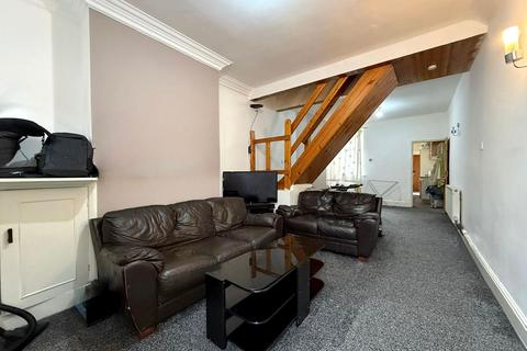 3 bedroom terraced house to rent, Bonsall Street