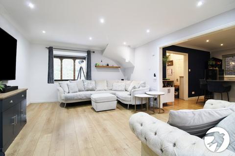 5 bedroom detached house to rent, Eagles Road, Greenhithe, Kent, DA9