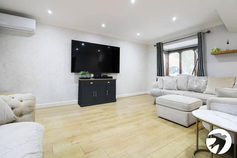 5 bedroom detached house to rent, Eagles Road, Greenhithe, Kent, DA9