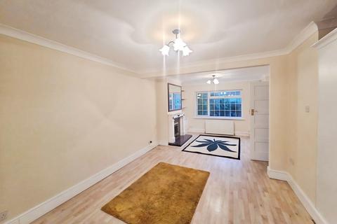 3 bedroom semi-detached house to rent, Weymouth Road, Hayes, UB4