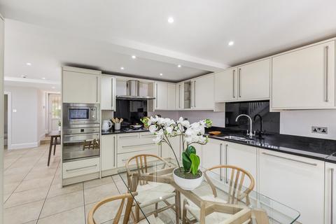 4 bedroom apartment to rent, London W2