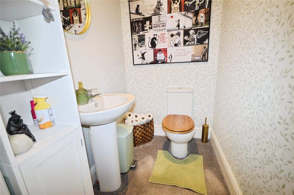 Cloakroom/Wc
