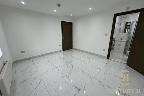 6 bedroom semi-detached house to rent, Norwood Road, SOUTHALL UB2