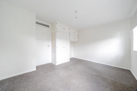 4 Blossom Close, London, W5 4YE