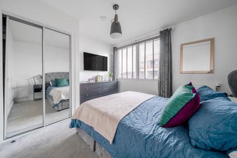 2 bedroom flat for sale, Kenneth Way, London, W5