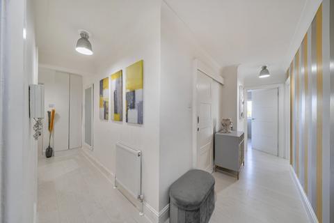 Flat 20, The Grange The Knoll, London, W13 8JJ