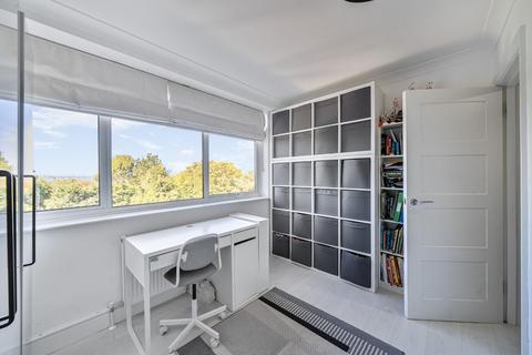 Flat 20, The Grange The Knoll, London, W13 8JJ