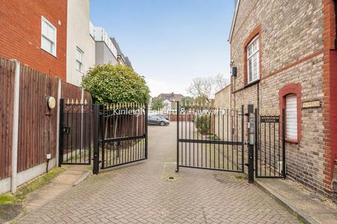 2 bedroom flat for sale, Hazelwood Lane, Palmers Green, London, N13
