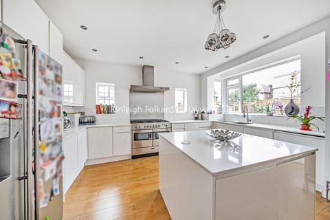 undefined, Mandeville Road, London, N14