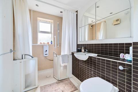 2 bedroom flat for sale, Harper Close, Southgate, London, N14