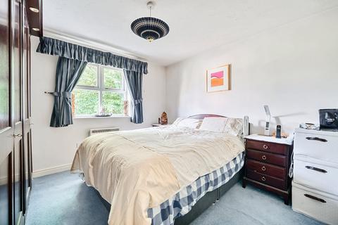 2 bedroom flat for sale, Harper Close, Southgate, London, N14