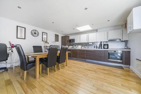 2 bedroom flat for sale, Chase Side, Southgate, London, N14
