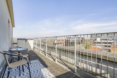2 bedroom flat for sale, Chase Side, Southgate, London, N14