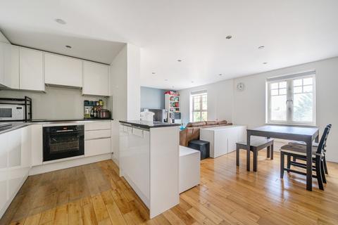 Chase Side, London, N14
