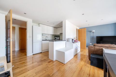 2 bedroom flat for sale, Chase Side, London, N14
