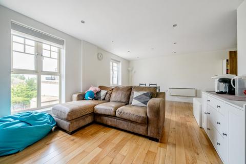2 bedroom flat for sale, Chase Side, London, N14
