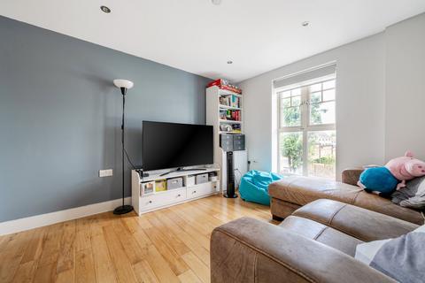 2 bedroom flat for sale, Chase Side, London, N14