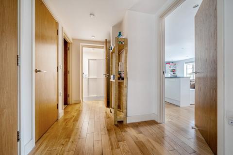 2 bedroom flat for sale, Chase Side, London, N14