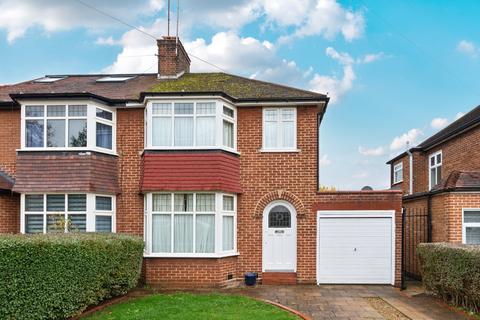 The Vale, London, N14