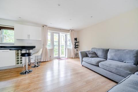 2 bedroom flat for sale, High Street, London, N14